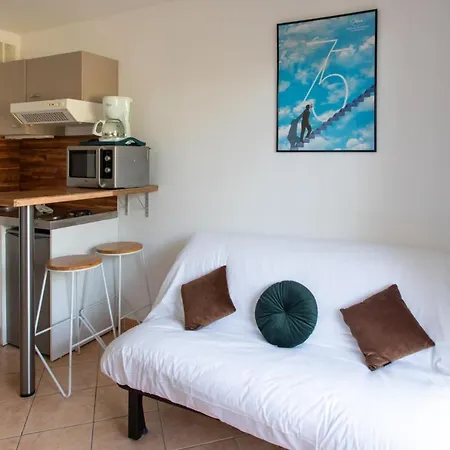 Joli Studio avec balcon et vu sur les montagnes proche de toutes commodités *