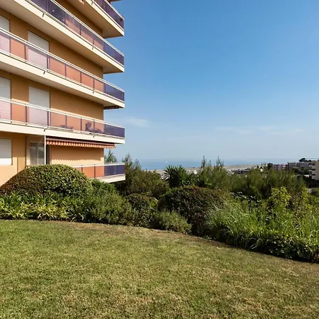 Joli Studio avec balcon et vu sur les montagnes proche de toutes commodités Appartement *