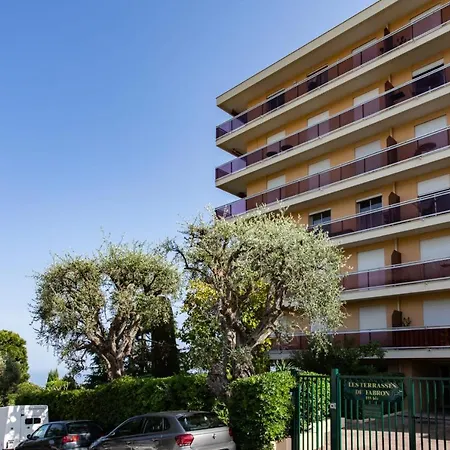 Joli Studio avec balcon et vu sur les montagnes proche de toutes commodités