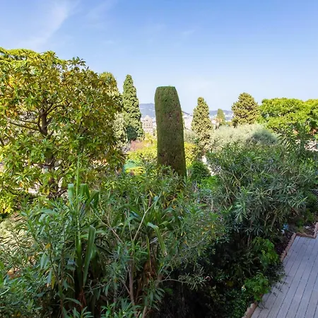 Joli Studio avec balcon et vu sur les montagnes proche de toutes commodités Appartement *